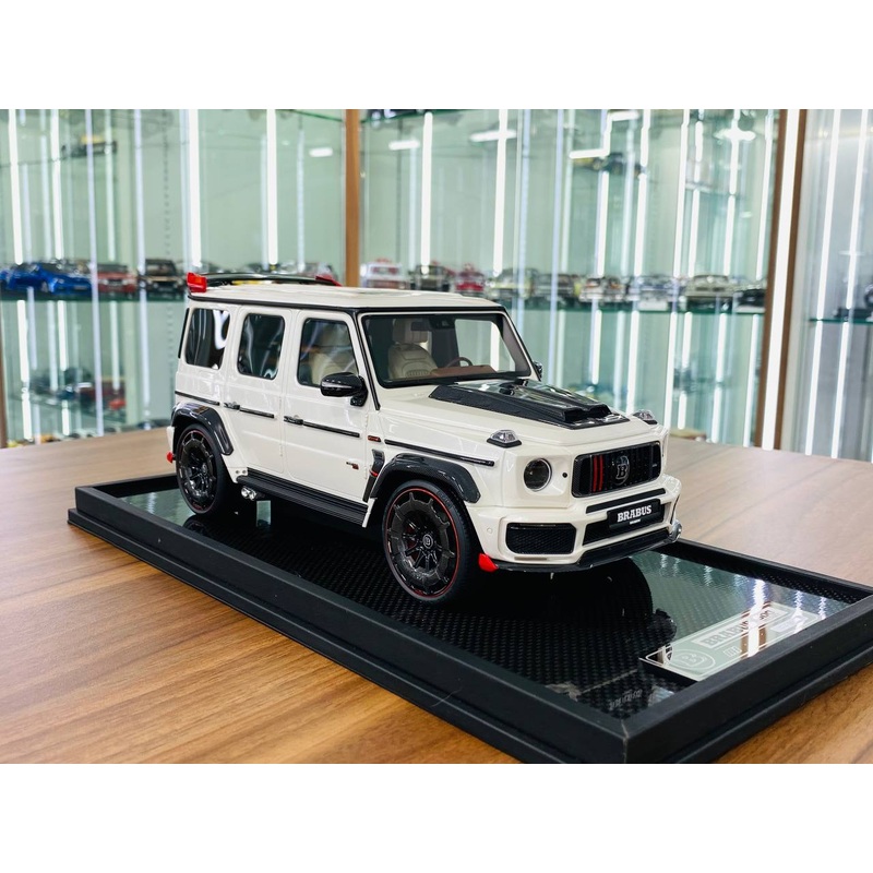 MotorHelix Mercedes-Benz Brabus 900 Rocket Resin Model - Pearl White / Carbon | 1/18