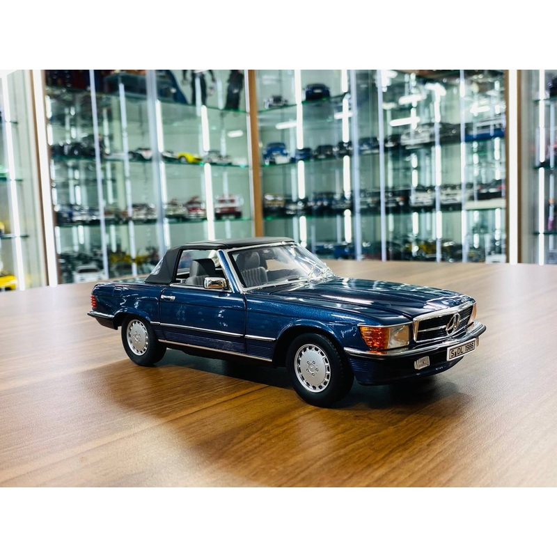 1/18 Diecast Norev Dealer Edition Mercedes-Benz 300 SL 1963 in Blue Metallic