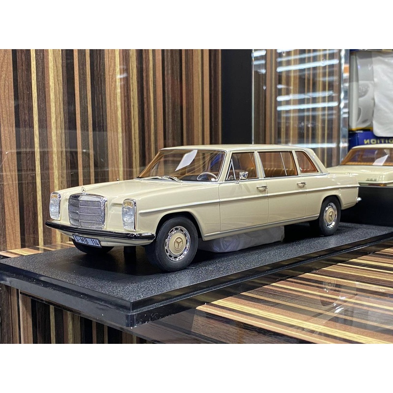 1/18 Diecast Mercedes-Benz 230 V114 CULT White Scale Model Car