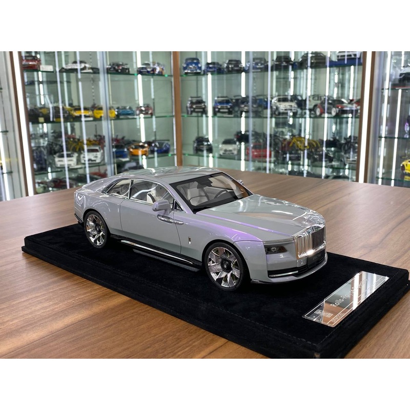 1/18 Resin Model - Rolls Royce Spectre Pearl White by DF Model