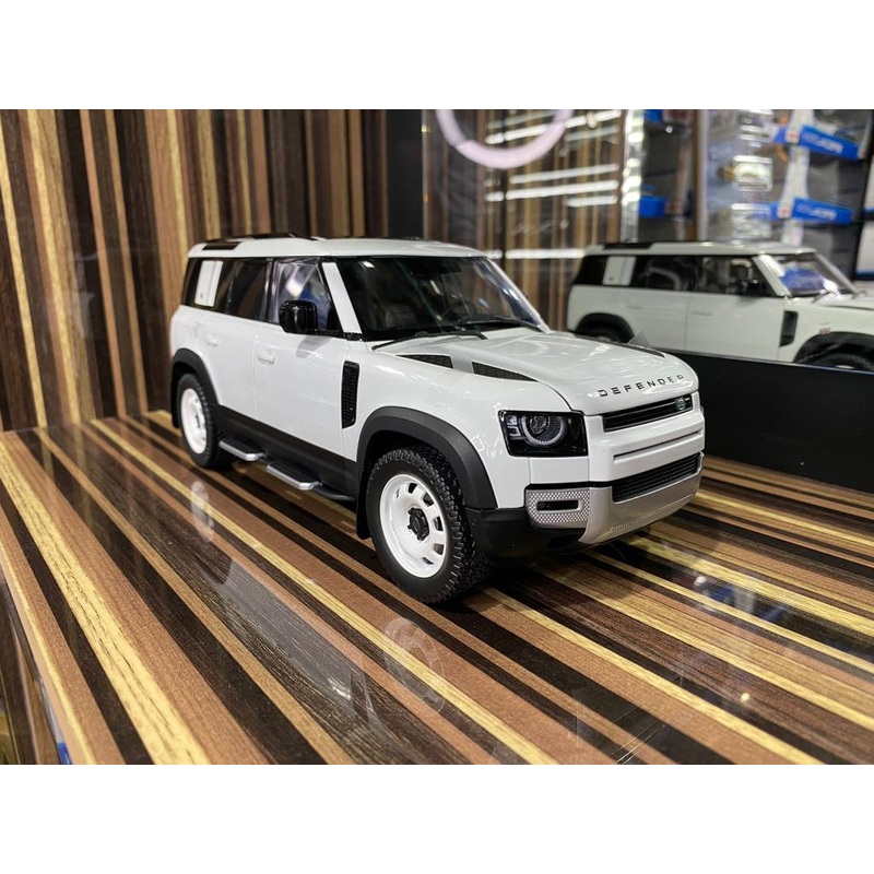1/18 Diecast Land Rover Defender 110 White Almost Real Scale Model Car