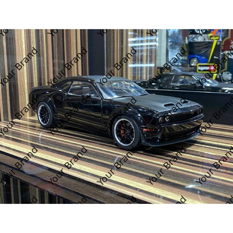 1/18 Diecast Dodge Challenger SRT Hellcat Black Solido Model Car