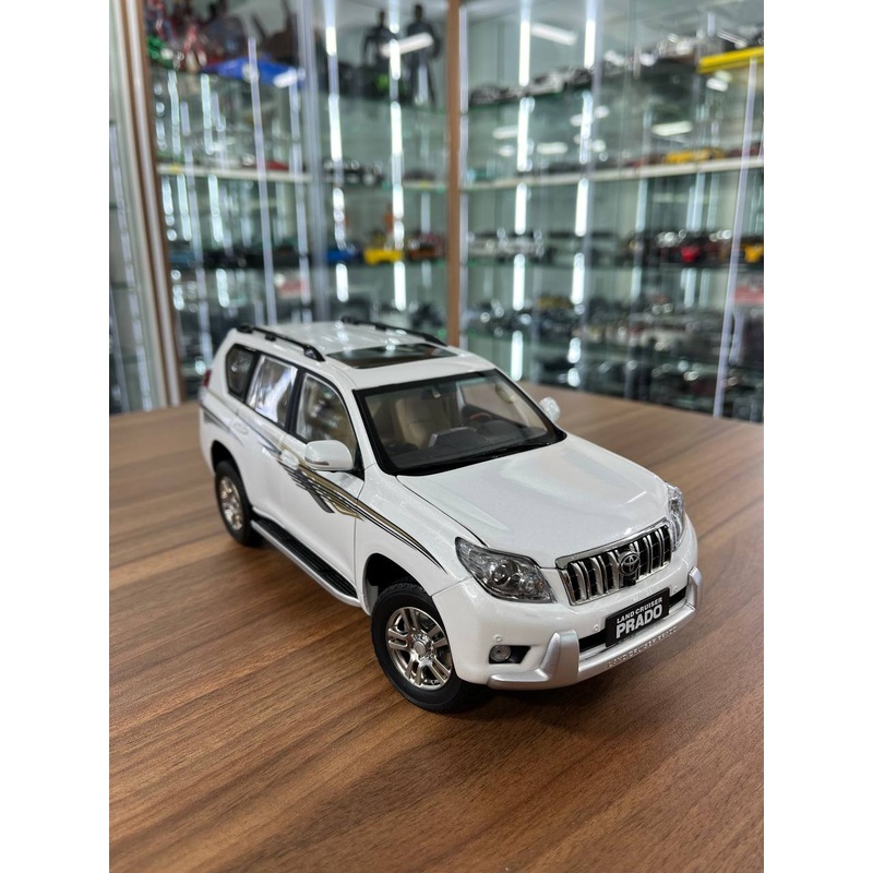 1/18 Diecast full opening  Faw Toys Land Cruiser PRADO 2009 White