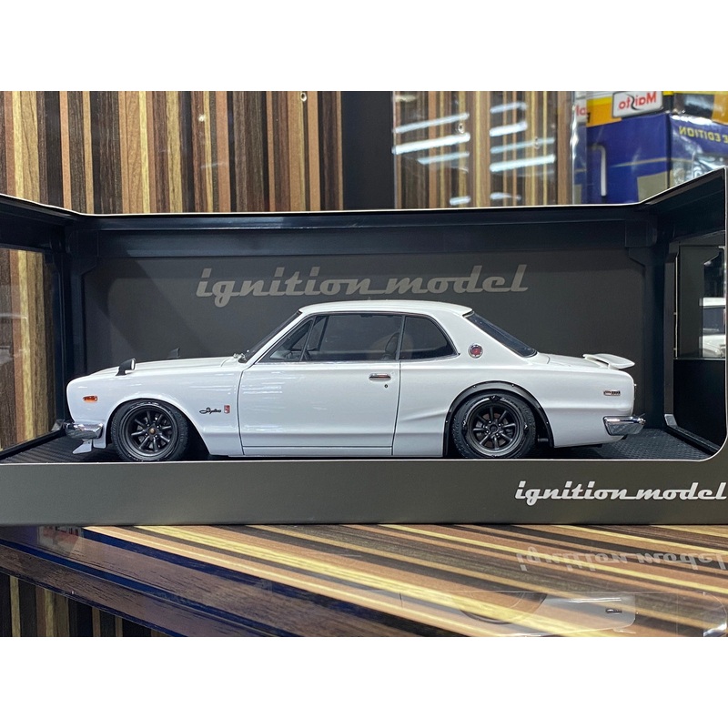 1/18 Diecast Nissan Skyline 2000 GT-R White Ignition model Miniature Car