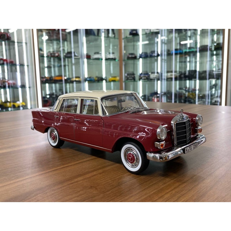 1/18 Diecast  Norev Mercedes-Benz 200 (W110) 1966  Full Opening