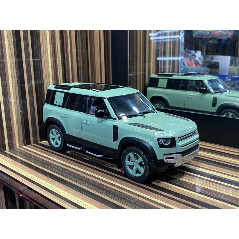 Almost Real Land Rover Defender 110 (2023) - 1/18 Metal Diecast, Green